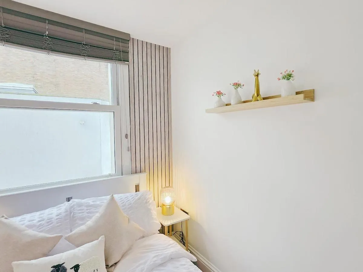 Cosy 1 Bed Home, City Centre, Free Parking, Long & Short Stays Brighton United Kingdom